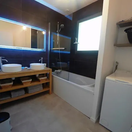 Gite A La Campagne Avec Jacuzzi Avensan Exterior photo