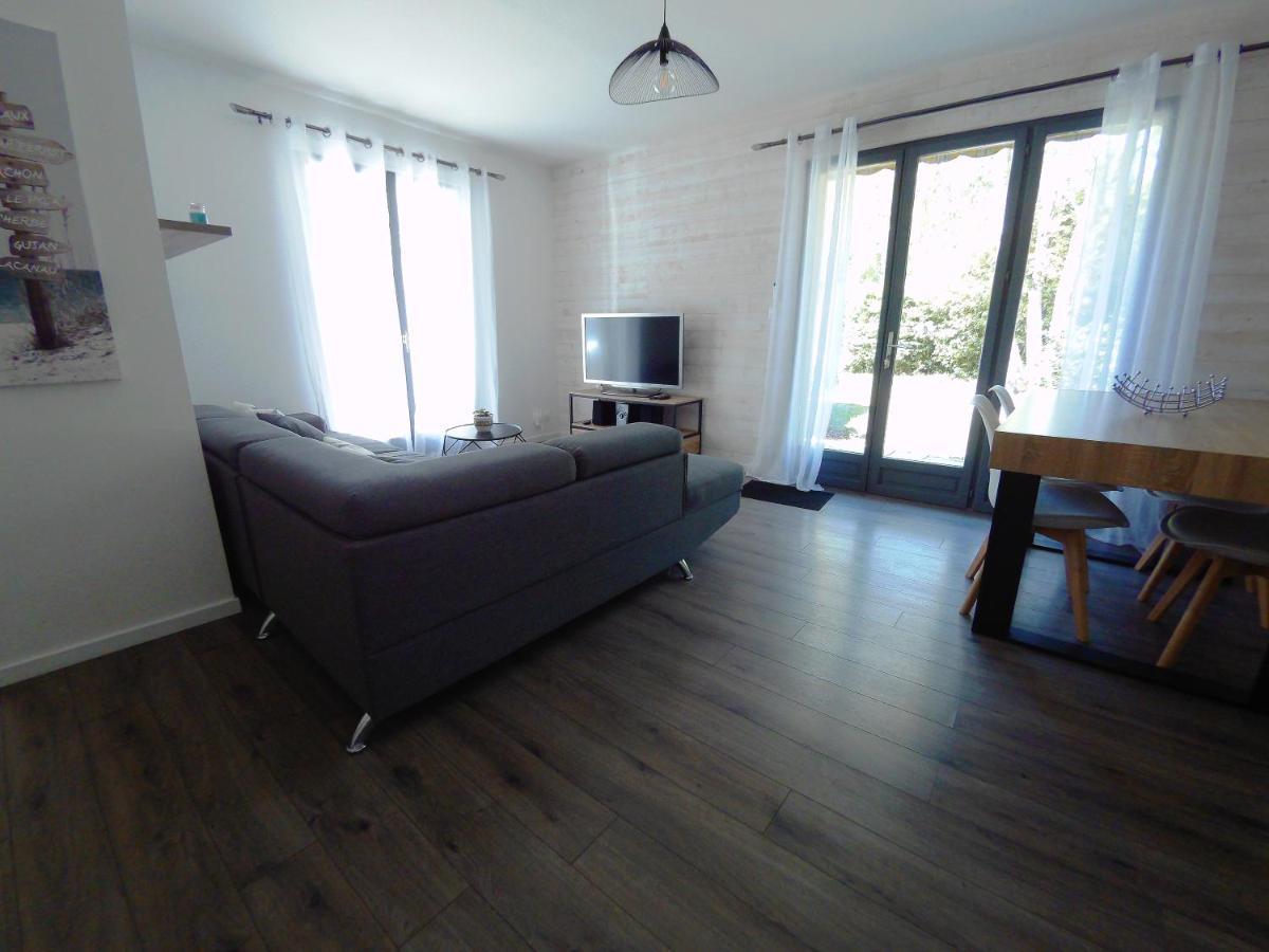 Ferienhaus A La Campagne Avec Jacuzzi Avensan