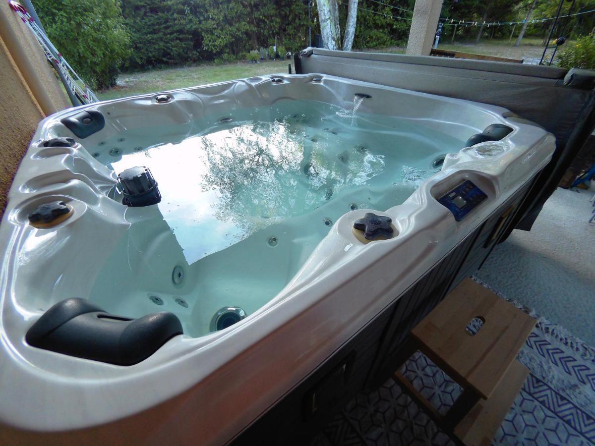 A La Campagne Avec Jacuzzi
